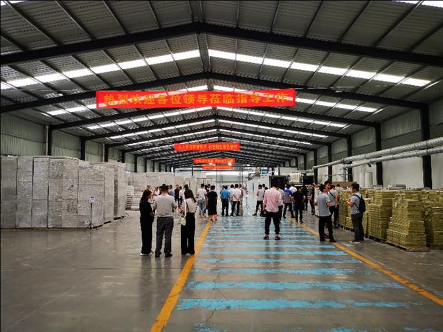 無(wú)機(jī)復(fù)合不燃保溫板工廠